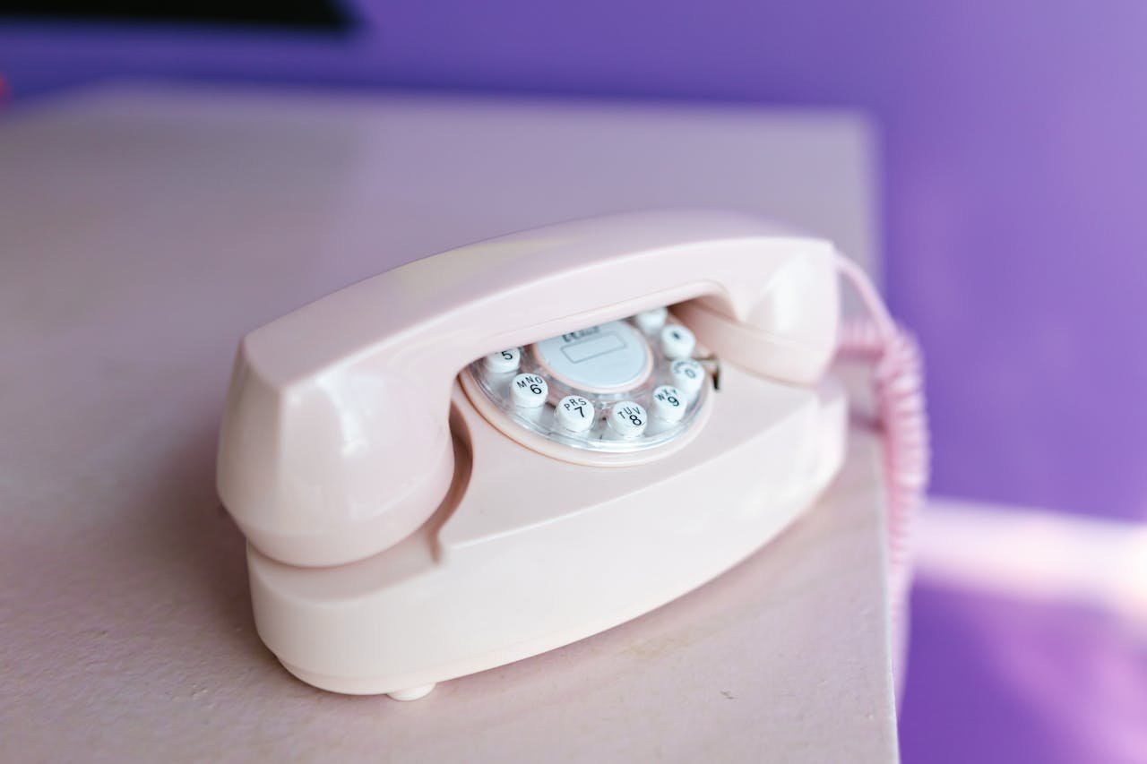 telephone retro rose